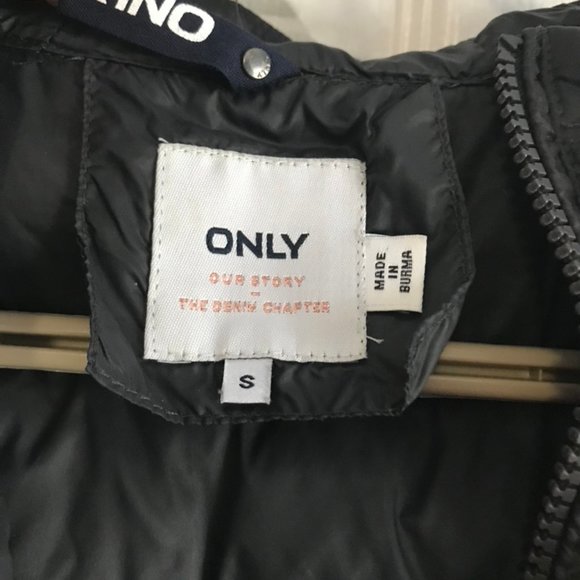 Black Vest - Picture 5 of 6